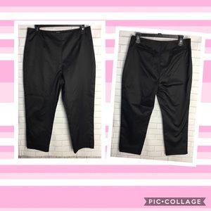 ***SOLD***Eric Signature Women’s Black Capri pants